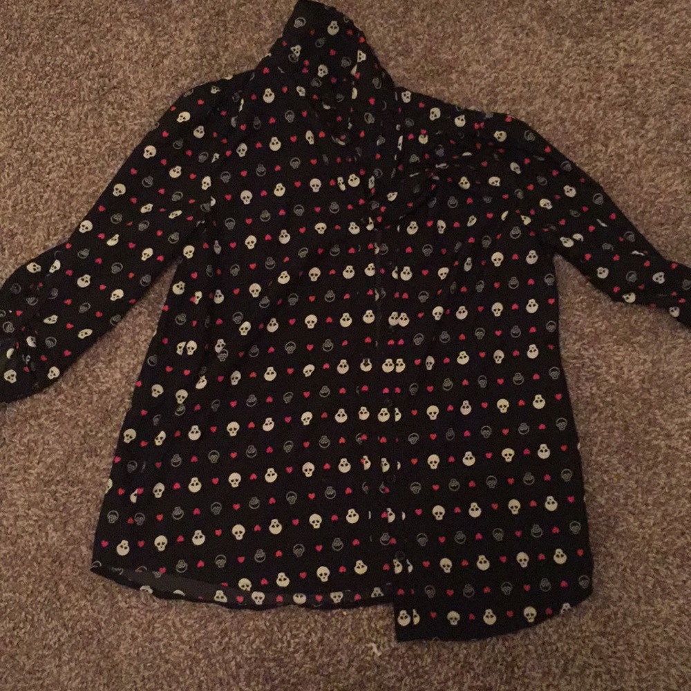 Skeleton button up Cute😍